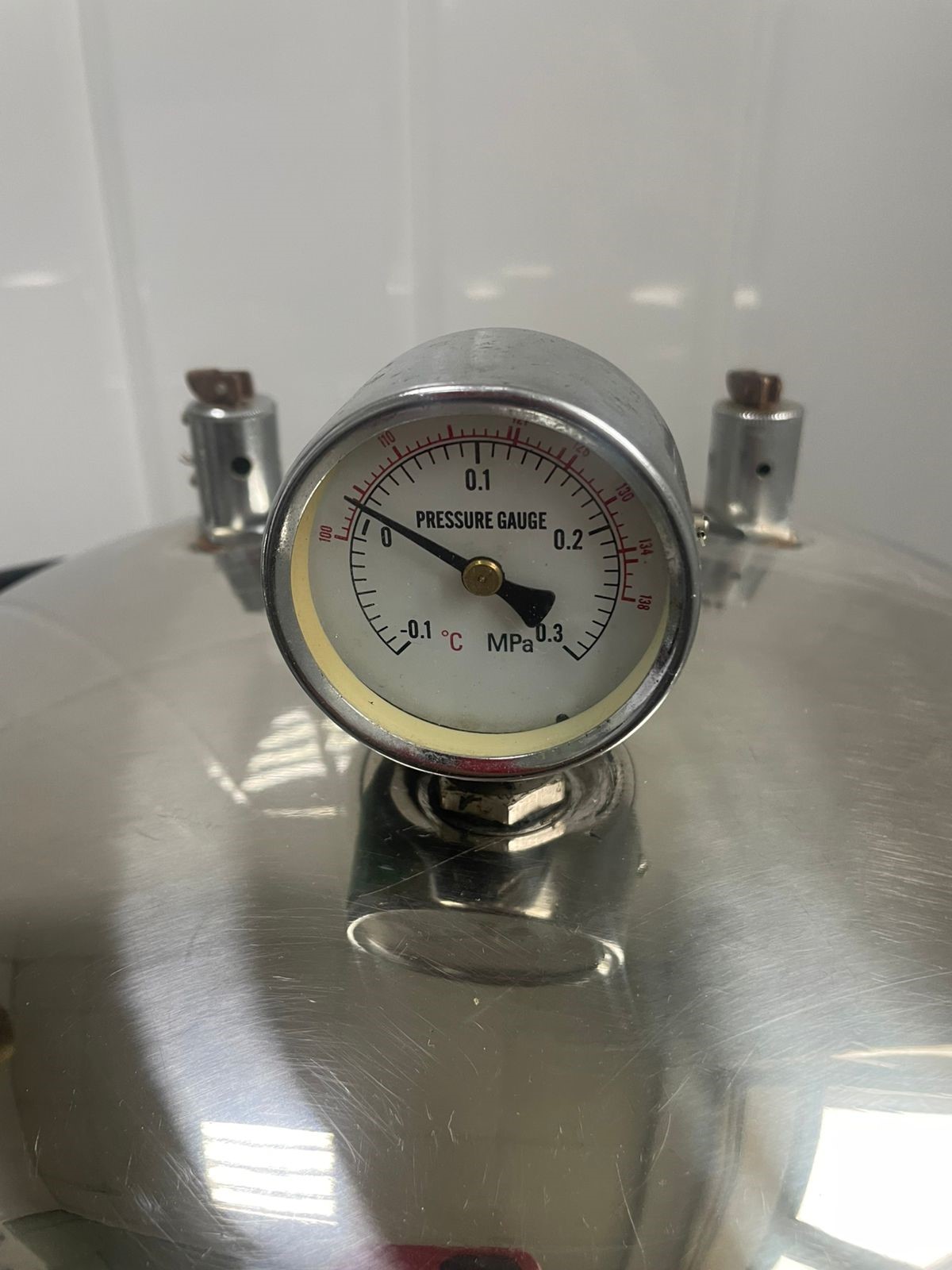 Thermomanometers and pressure-vessel rubber gasket